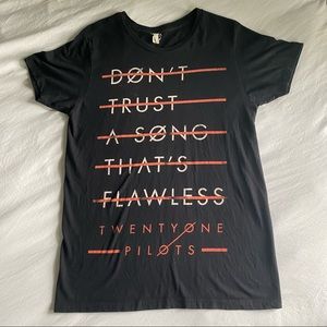 Hot Topic Shirts | Twenty One Pilots 'Don't Trust A Song That's Flawless' Tee |